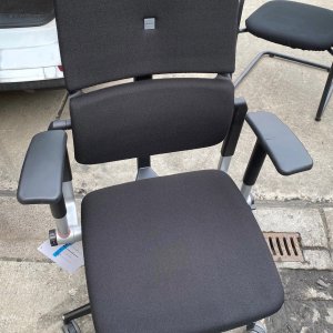 Bürostuhl NACH Reinigung mit Trockeneis